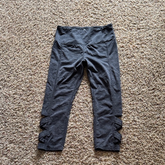 GAIAM Heather Gray Cropped Leggings - Large - Picture 1 of 6